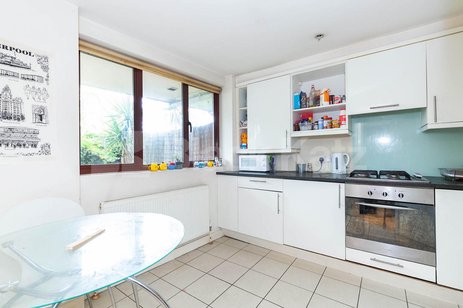 large 3 bedroom house split over 2 floors with 2 bathrooms Aran Mews, Barnsbury Grove